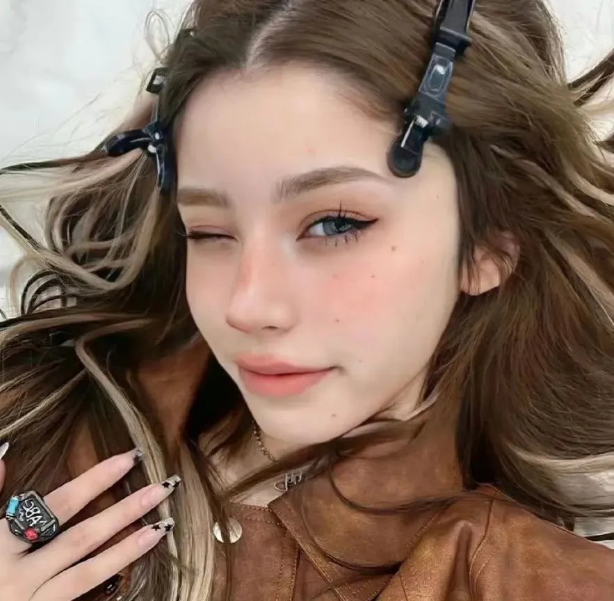 我被困在同一天十万年